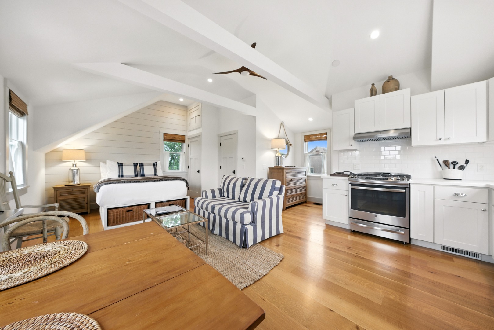 Nantucket, Massachusetts 02554, United States, 4 Bedrooms Bedrooms, ,6 BathroomsBathrooms,Residential,Pending,198316