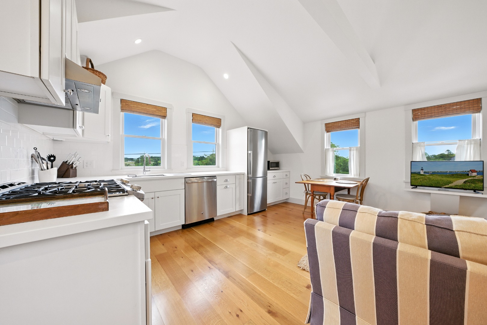 Nantucket, Massachusetts 02554, United States, 4 Bedrooms Bedrooms, ,6 BathroomsBathrooms,Residential,Pending,198316