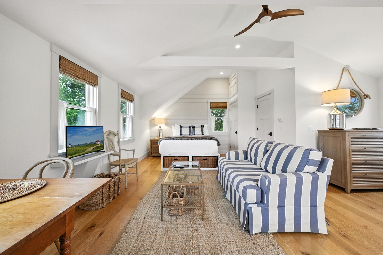 Nantucket, Massachusetts 02554, United States, 4 Bedrooms Bedrooms, ,6 BathroomsBathrooms,Residential,Pending,198316