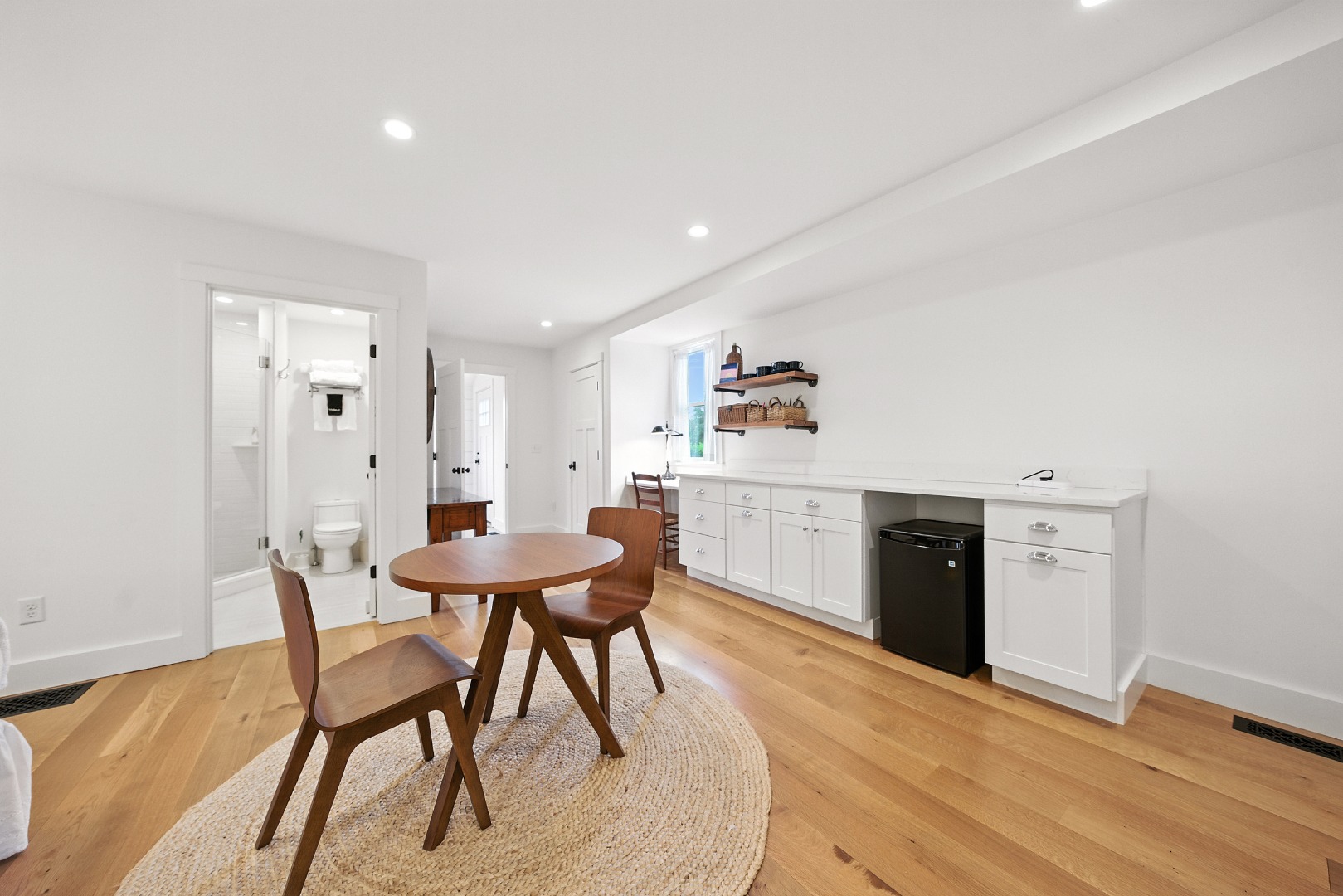 Nantucket, Massachusetts 02554, United States, 4 Bedrooms Bedrooms, ,6 BathroomsBathrooms,Residential,Pending,198316