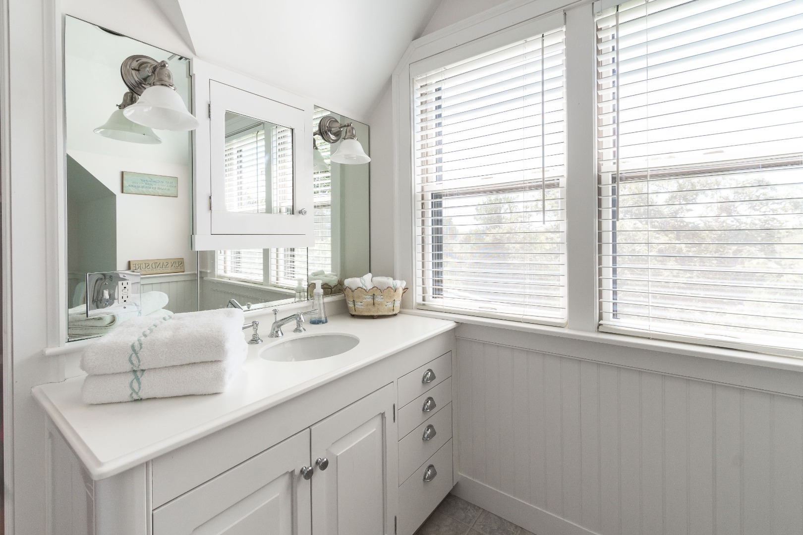 Nantucket, Massachusetts 02554, United States, 4 Bedrooms Bedrooms, ,5 BathroomsBathrooms,Residential,Active,180406