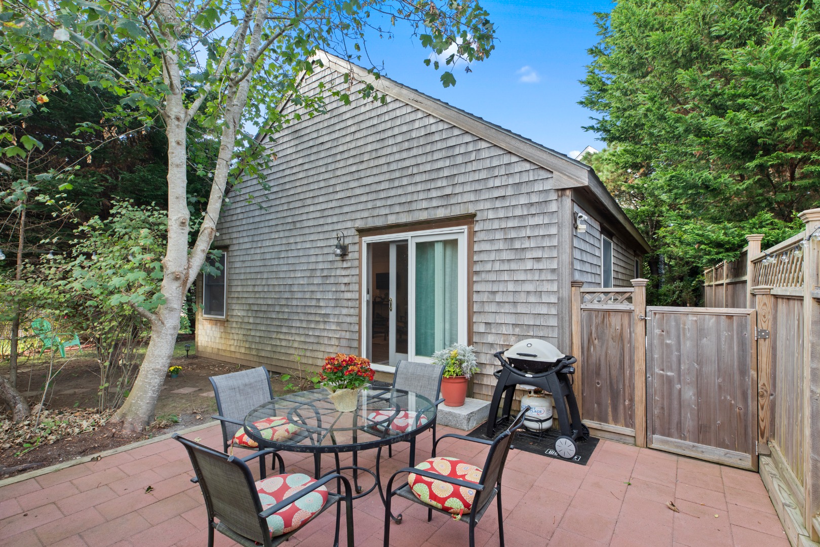 Nantucket, Massachusetts 02554, United States, 2 Bedrooms Bedrooms, ,1 BathroomBathrooms,Residential,Pending,40665