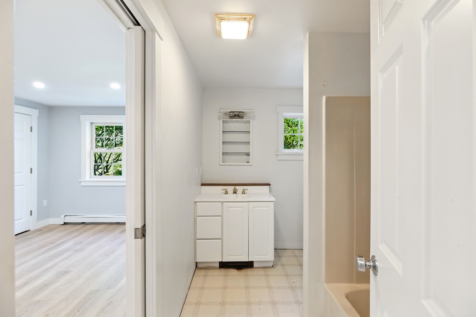 Nantucket, Massachusetts 02554, United States, 3 Bedrooms Bedrooms, ,4 BathroomsBathrooms,Residential,Active,173653