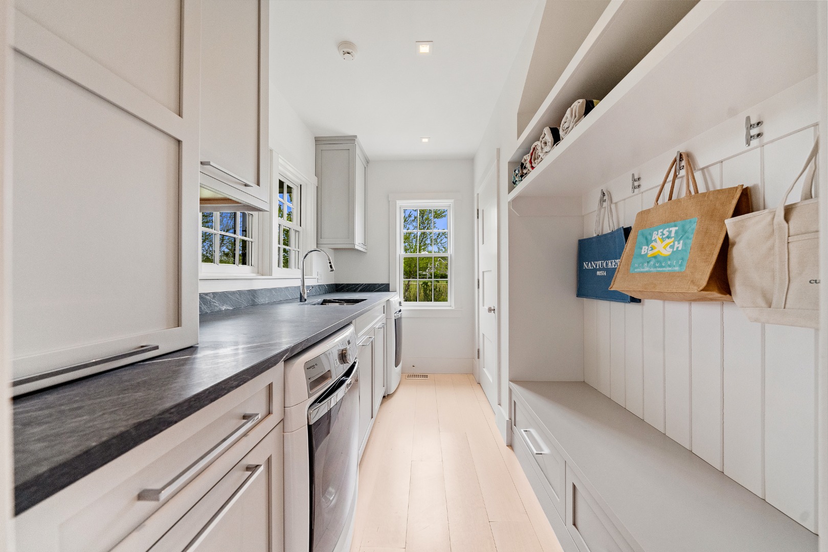 Nantucket, Massachusetts 02564, United States, 3 Bedrooms Bedrooms, ,4 BathroomsBathrooms,Residential,Active,139633