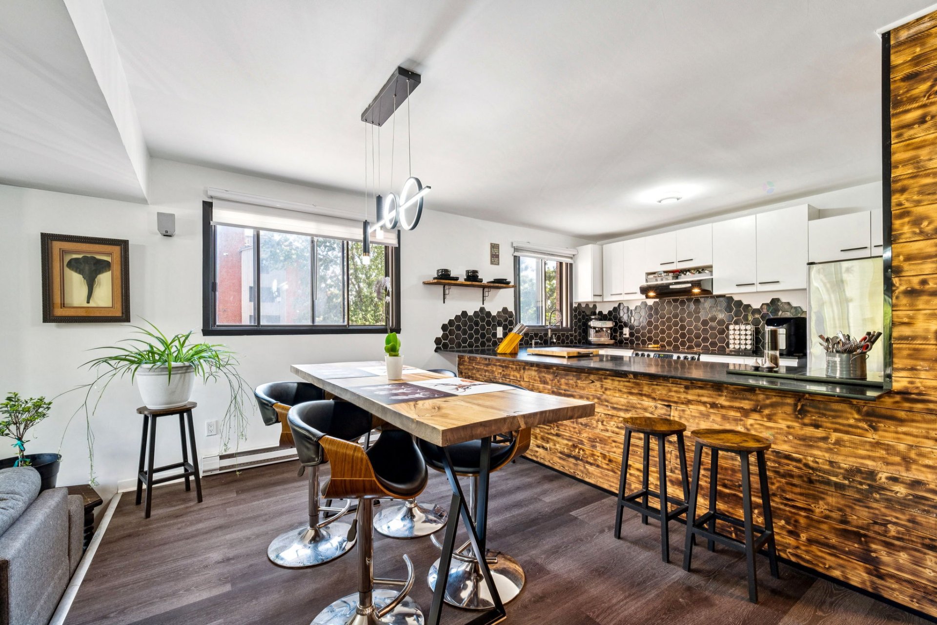 Saint-Lambert, QC J4S 1Y6, Canada, 2 Bedrooms Bedrooms, ,1 BathroomBathrooms,Residential,Active,199770