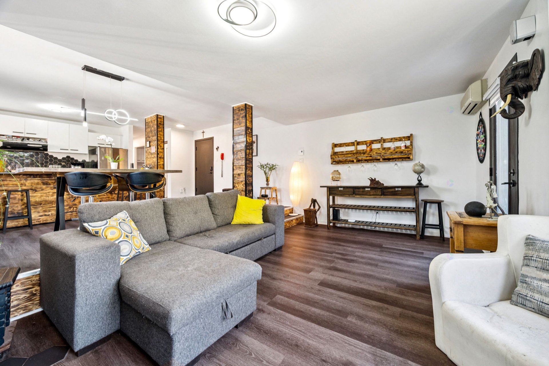 Saint-Lambert, QC J4S 1Y6, Canada, 2 Bedrooms Bedrooms, ,1 BathroomBathrooms,Residential,Active,199770