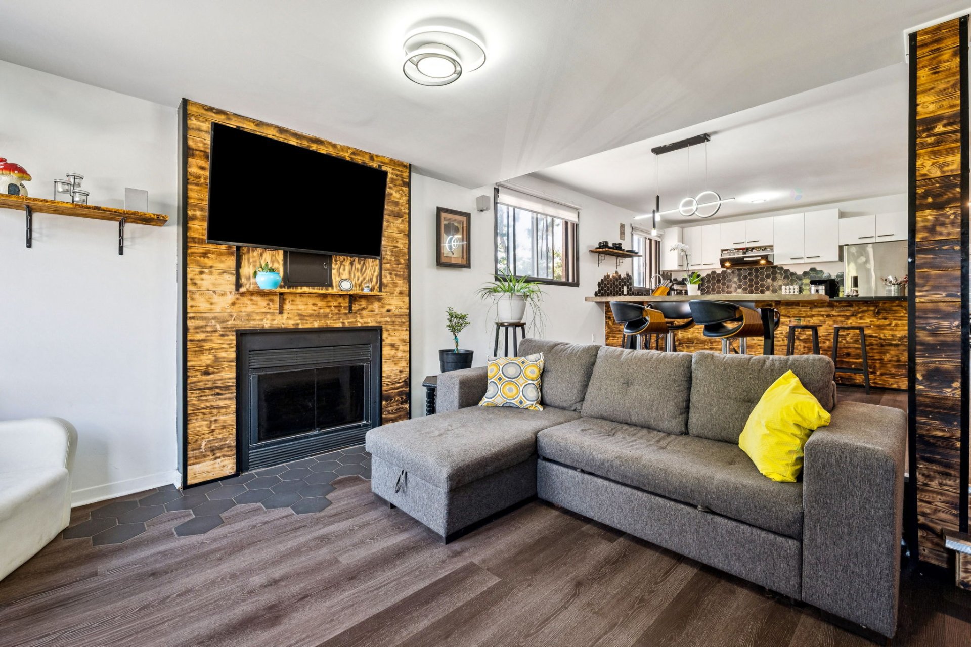 Saint-Lambert, QC J4S 1Y6, Canada, 2 Bedrooms Bedrooms, ,1 BathroomBathrooms,Residential,Active,199770