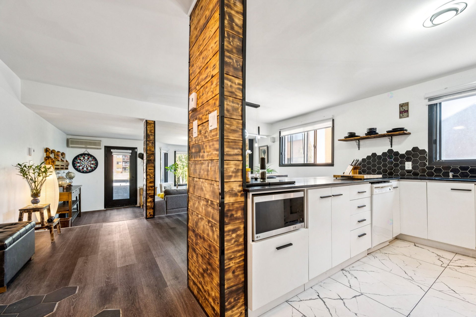 Saint-Lambert, QC J4S 1Y6, Canada, 2 Bedrooms Bedrooms, ,1 BathroomBathrooms,Residential,Active,199770