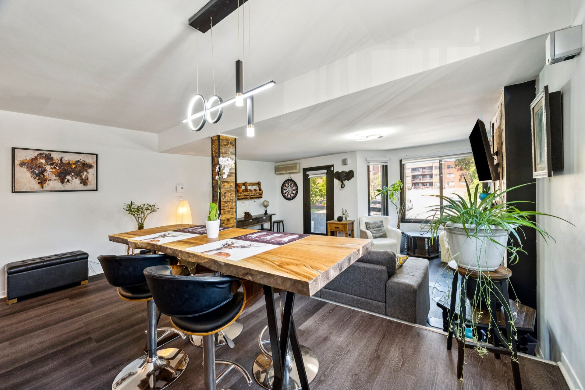 Saint-Lambert, QC J4S 1Y6, Canada, 2 Bedrooms Bedrooms, ,1 BathroomBathrooms,Residential,Active,199770