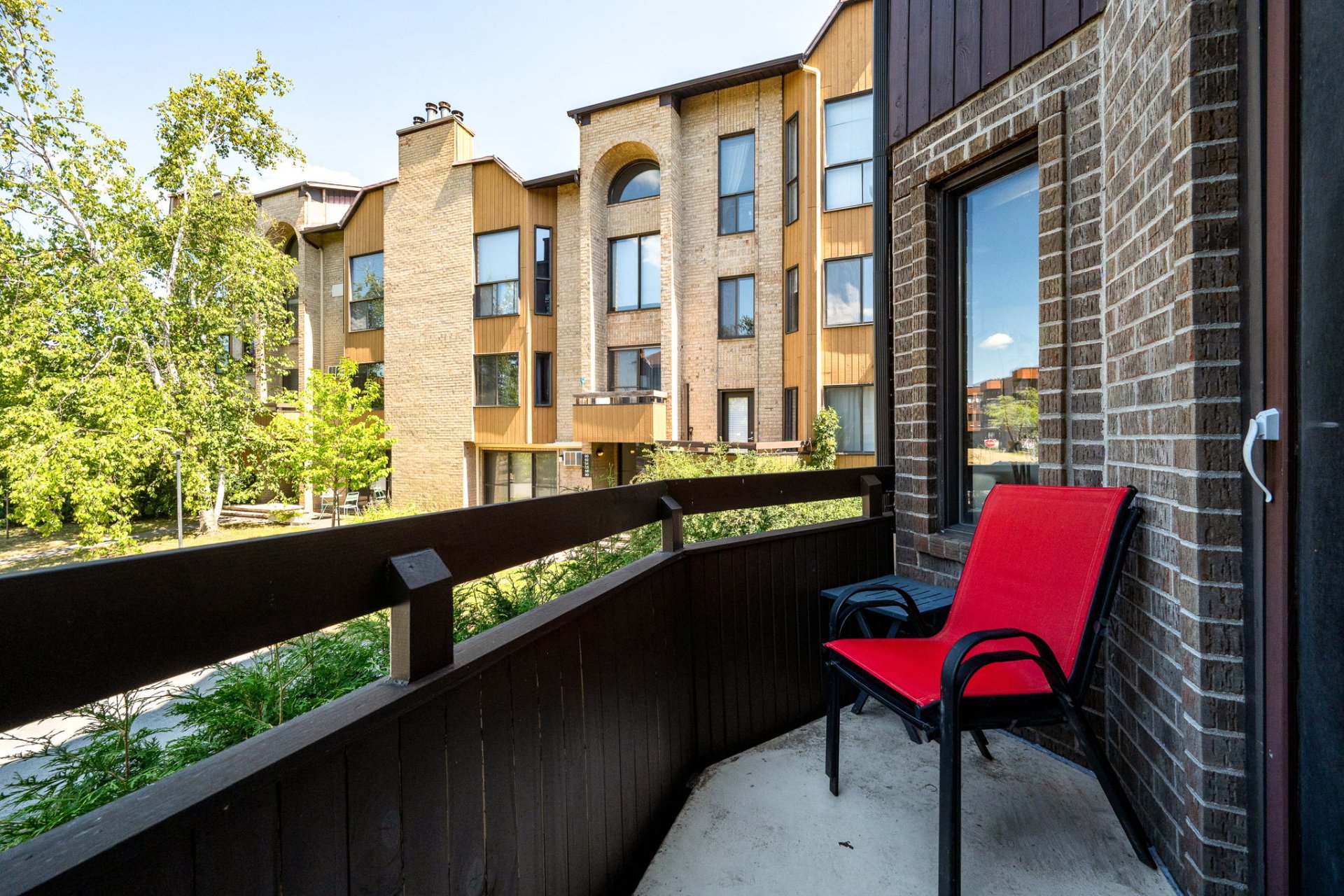 Saint-Lambert, QC J4S 1Y6, Canada, 2 Bedrooms Bedrooms, ,1 BathroomBathrooms,Residential,Active,199770