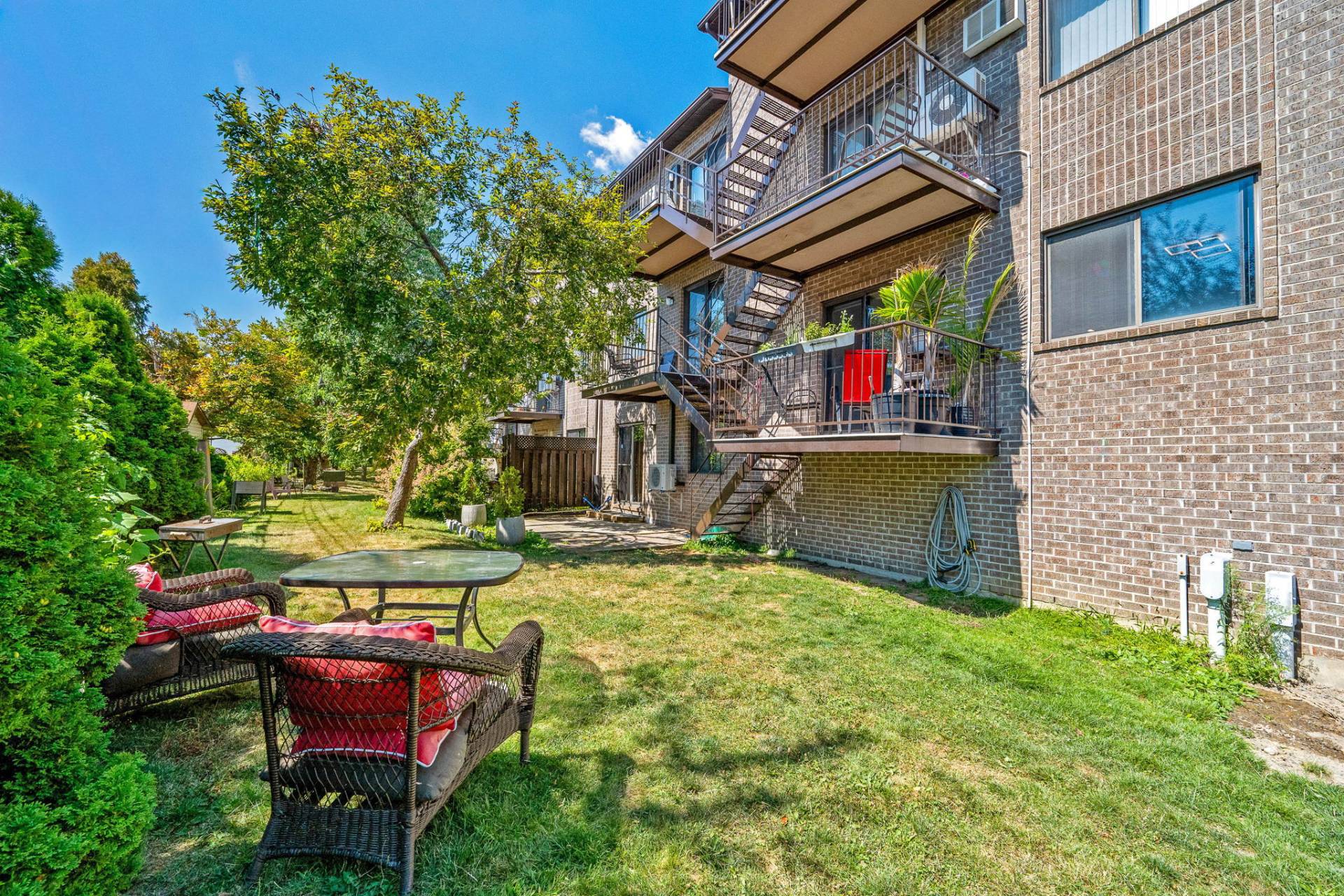 Saint-Lambert, QC J4S 1Y6, Canada, 2 Bedrooms Bedrooms, ,1 BathroomBathrooms,Residential,Active,199770