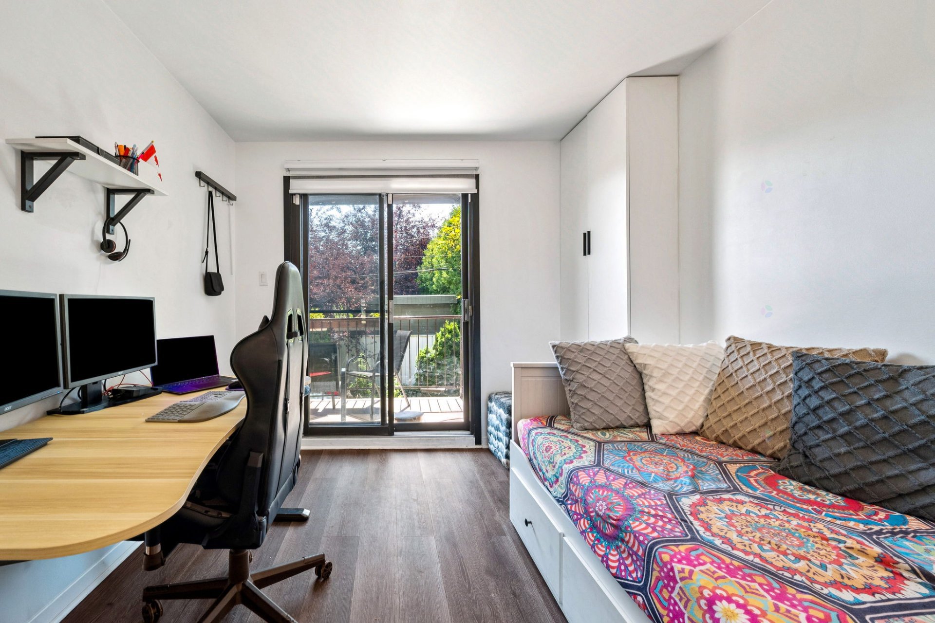 Saint-Lambert, QC J4S 1Y6, Canada, 2 Bedrooms Bedrooms, ,1 BathroomBathrooms,Residential,Active,199770