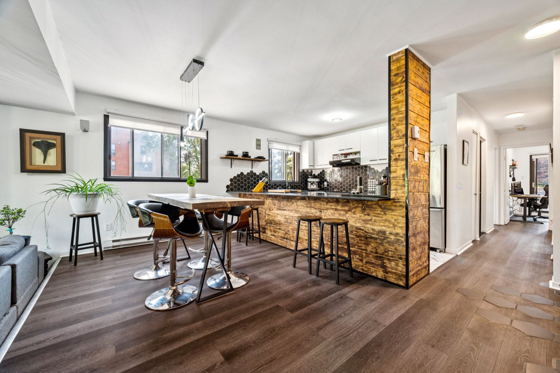 Saint-Lambert, QC J4S 1Y6, Canada, 2 Bedrooms Bedrooms, ,1 BathroomBathrooms,Residential,Active,199770