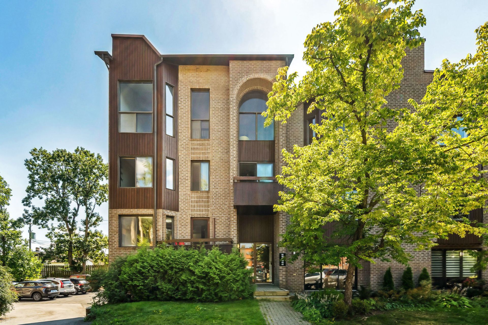 Saint-Lambert, QC J4S 1Y6, Canada, 2 Bedrooms Bedrooms, ,1 BathroomBathrooms,Residential,Active,199770