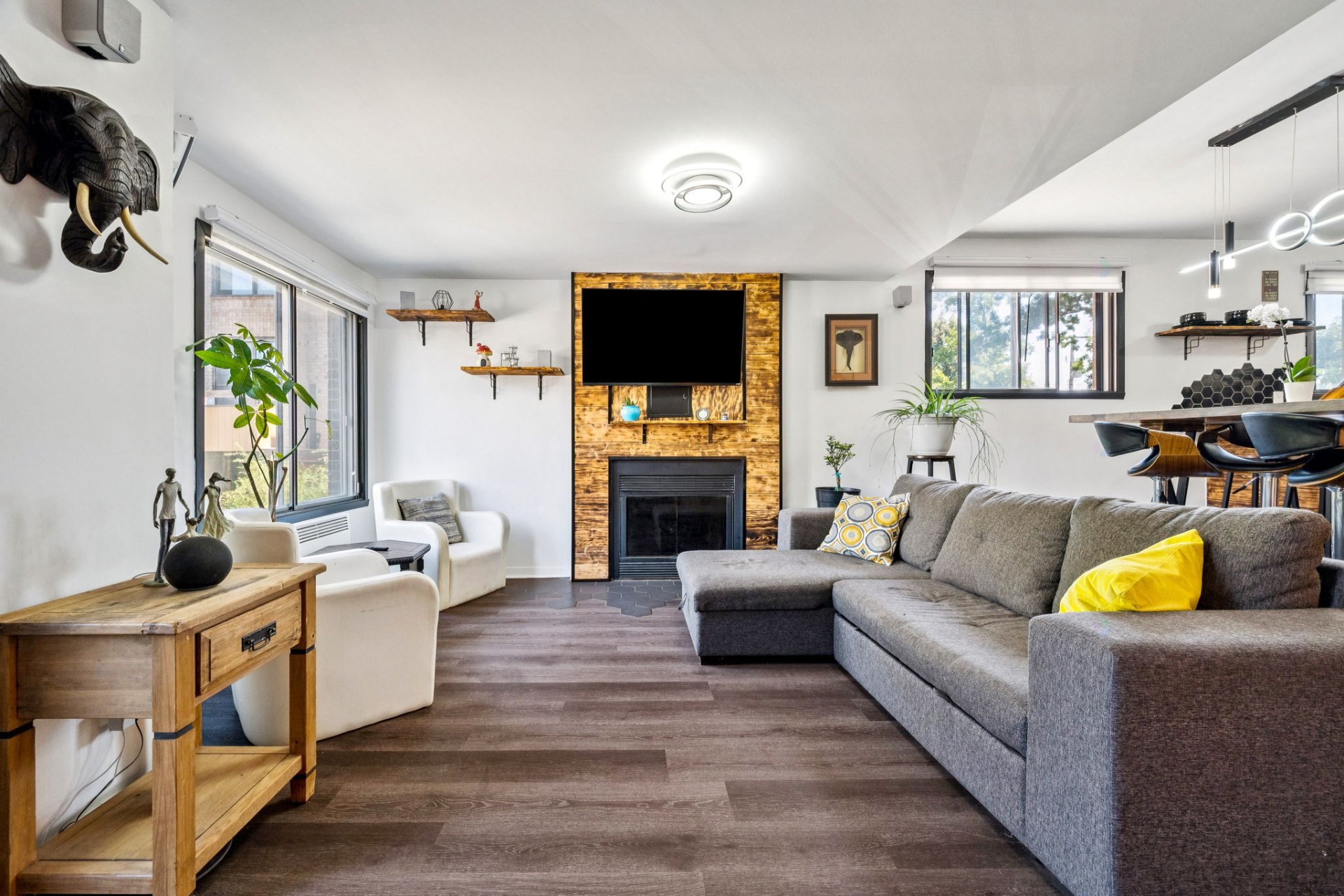 Saint-Lambert, QC J4S 1Y6, Canada, 2 Bedrooms Bedrooms, ,1 BathroomBathrooms,Residential,Active,199770