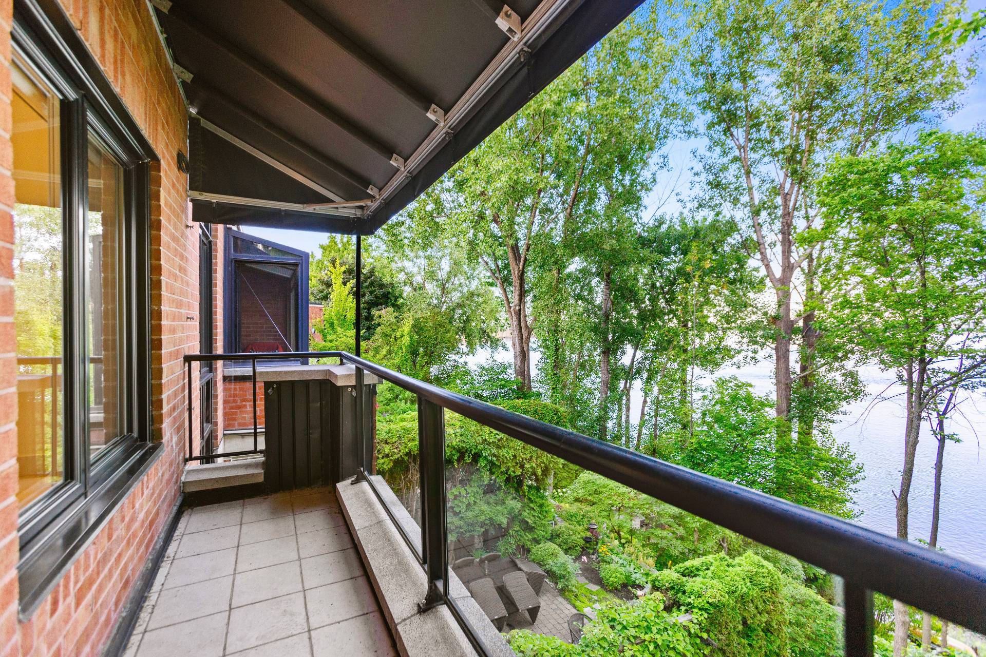 Montréal (Verdun/Île-Des-Soeurs), QC H3E 1X1, Canada, 4 Bedrooms Bedrooms, ,4 BathroomsBathrooms,Residential,Active,206310