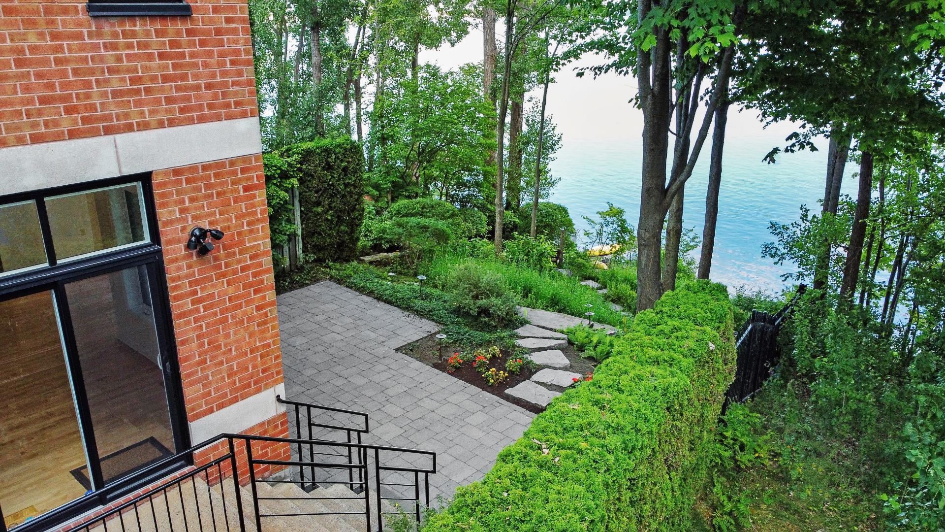 Montréal (Verdun/Île-Des-Soeurs), QC H3E 1X1, Canada, 4 Bedrooms Bedrooms, ,4 BathroomsBathrooms,Residential,Active,206310