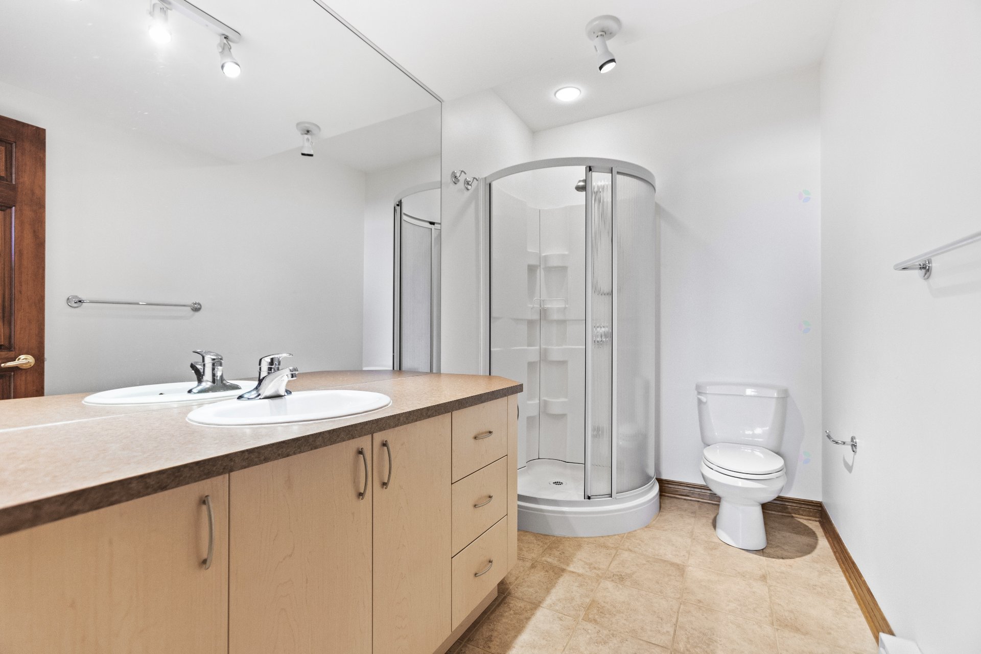 Montréal (Verdun/Île-Des-Soeurs), QC H3E 1X1, Canada, 4 Bedrooms Bedrooms, ,4 BathroomsBathrooms,Residential,Active,206310