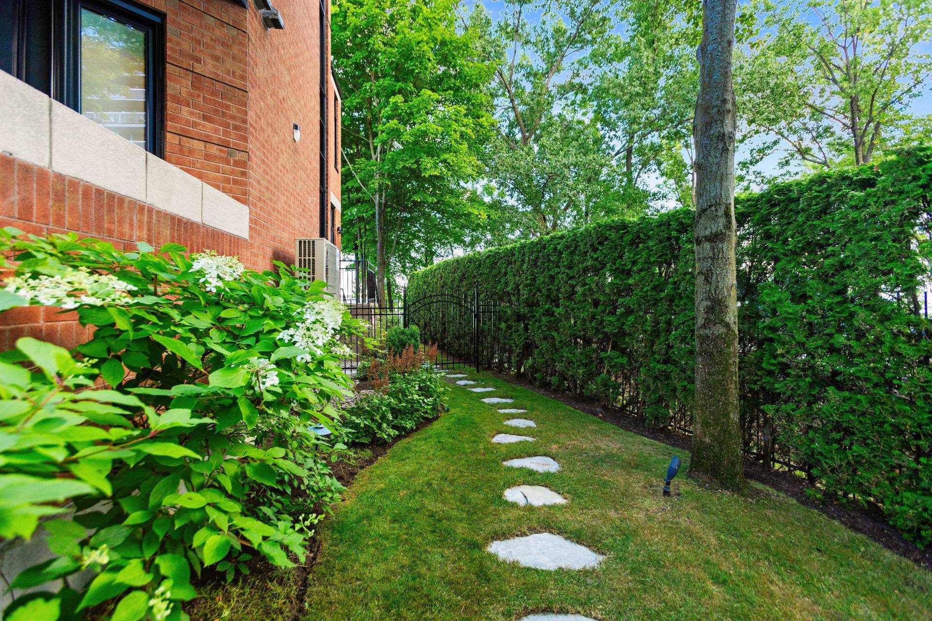 Montréal (Verdun/Île-Des-Soeurs), QC H3E 1X1, Canada, 4 Bedrooms Bedrooms, ,4 BathroomsBathrooms,Residential,Active,206310