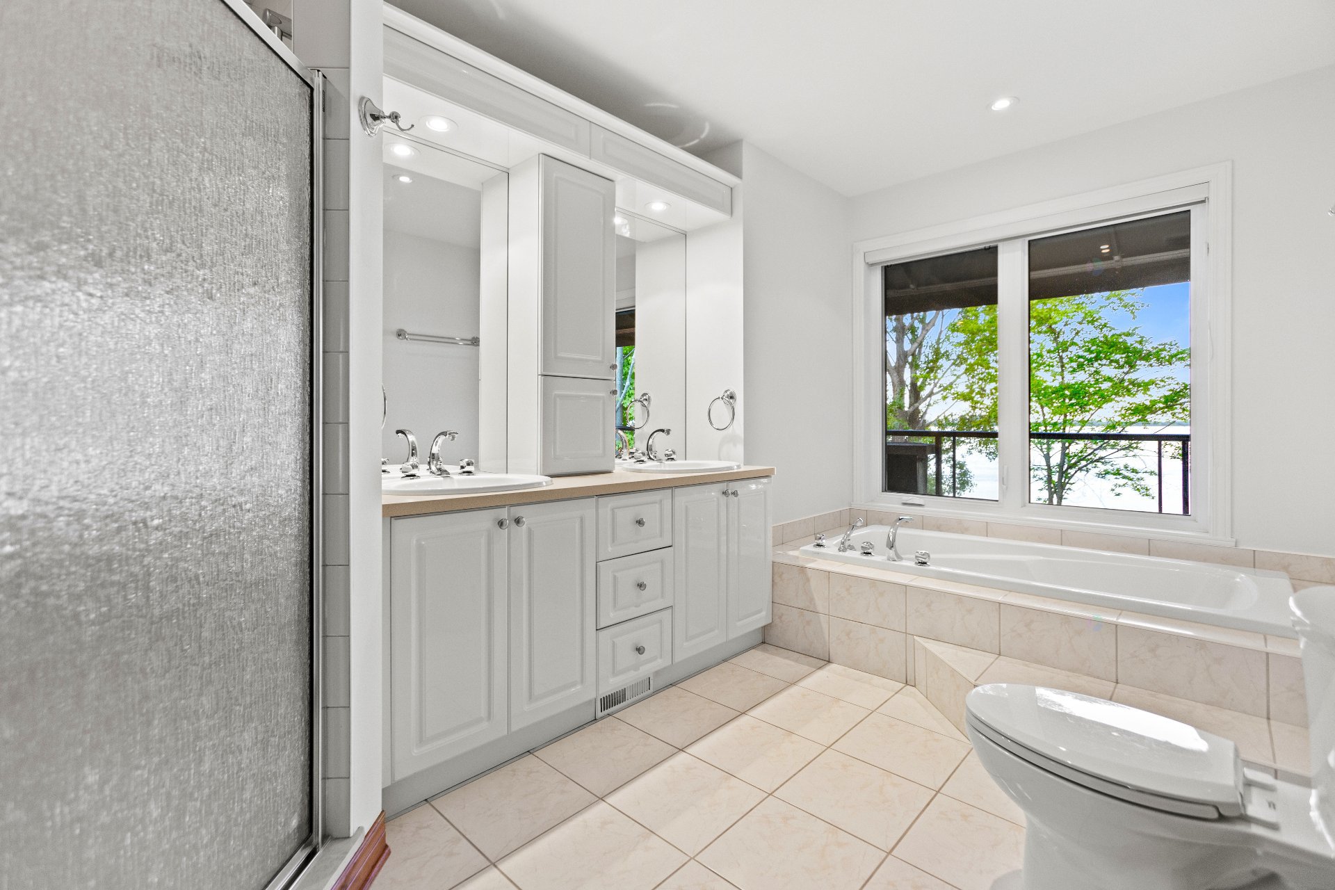 Montréal (Verdun/Île-Des-Soeurs), QC H3E 1X1, Canada, 4 Bedrooms Bedrooms, ,4 BathroomsBathrooms,Residential,Active,206310