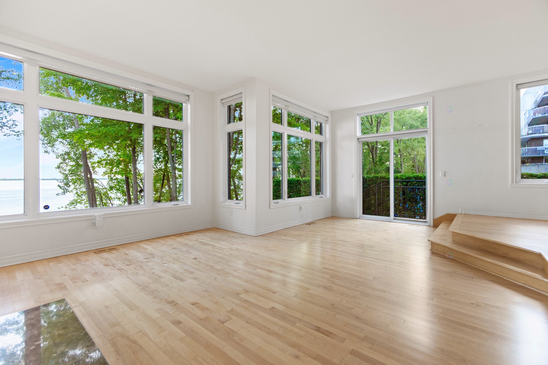 Montréal (Verdun/Île-Des-Soeurs), QC H3E 1X1, Canada, 4 Bedrooms Bedrooms, ,4 BathroomsBathrooms,Residential,Active,206310