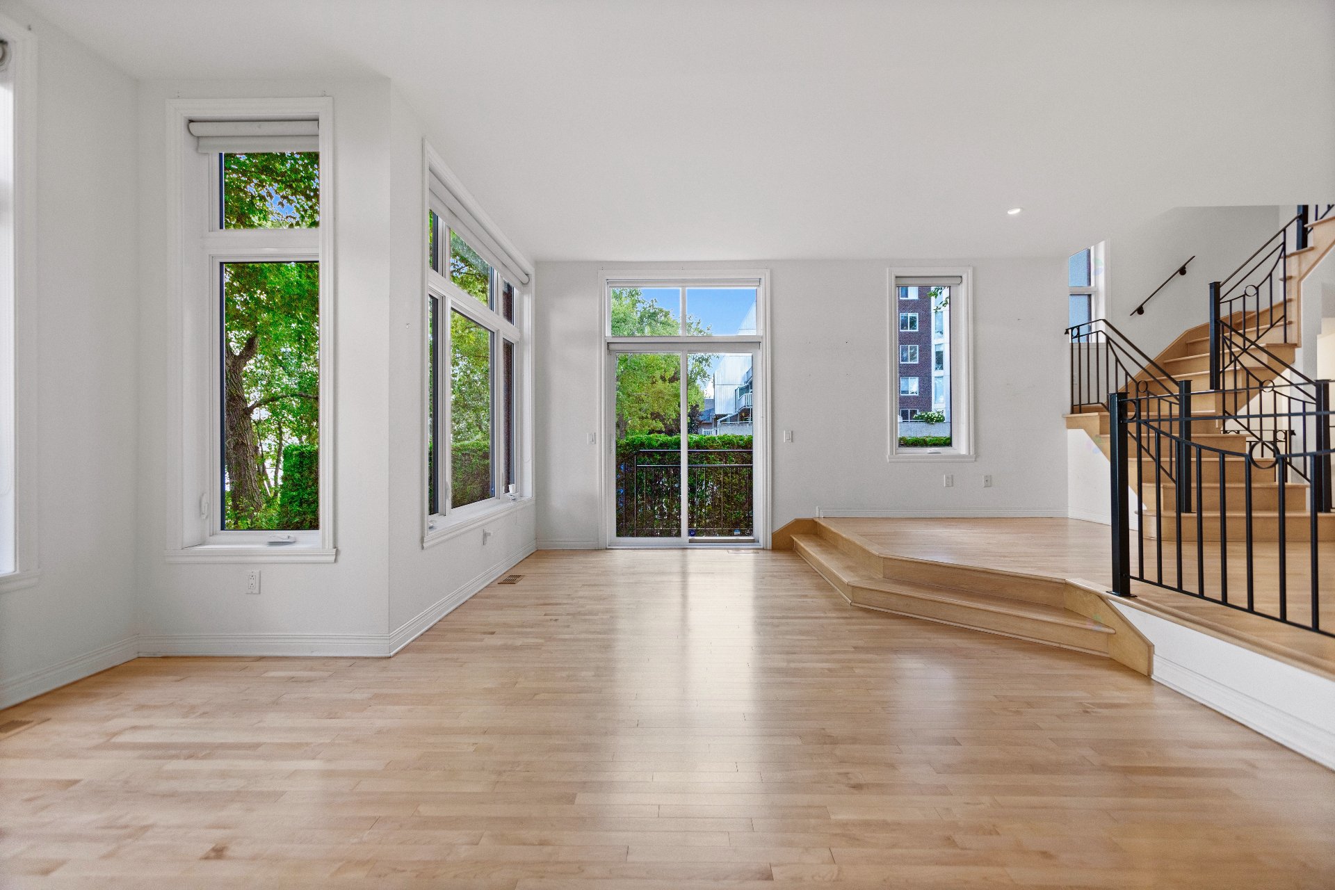 Montréal (Verdun/Île-Des-Soeurs), QC H3E 1X1, Canada, 4 Bedrooms Bedrooms, ,4 BathroomsBathrooms,Residential,Active,206310