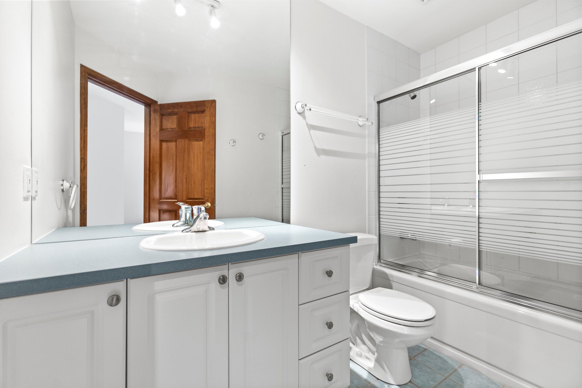 Montréal (Verdun/Île-Des-Soeurs), QC H3E 1X1, Canada, 4 Bedrooms Bedrooms, ,4 BathroomsBathrooms,Residential,Active,206310