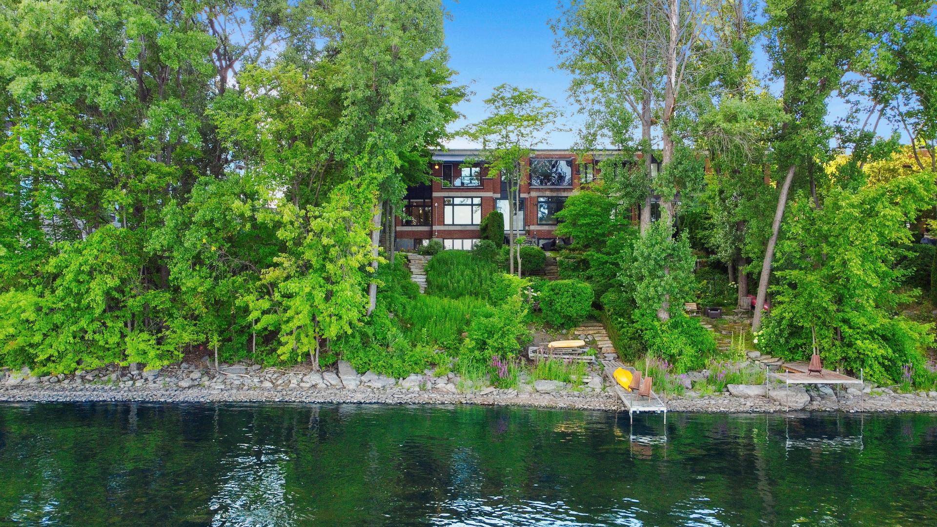 Montréal (Verdun/Île-Des-Soeurs), QC H3E 1X1, Canada, 4 Bedrooms Bedrooms, ,4 BathroomsBathrooms,Residential,Active,206310