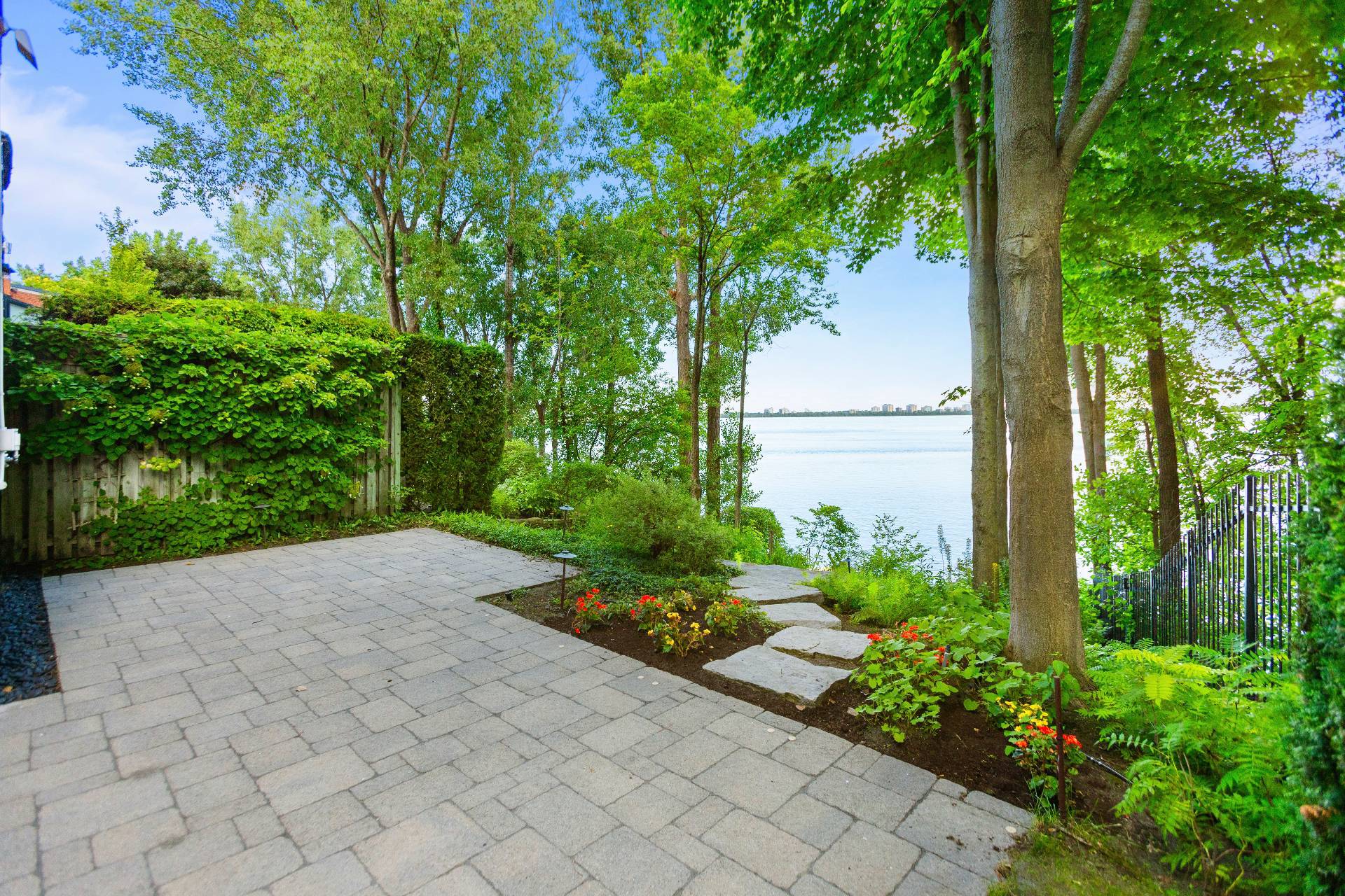 Montréal (Verdun/Île-Des-Soeurs), QC H3E 1X1, Canada, 4 Bedrooms Bedrooms, ,4 BathroomsBathrooms,Residential,Active,206310