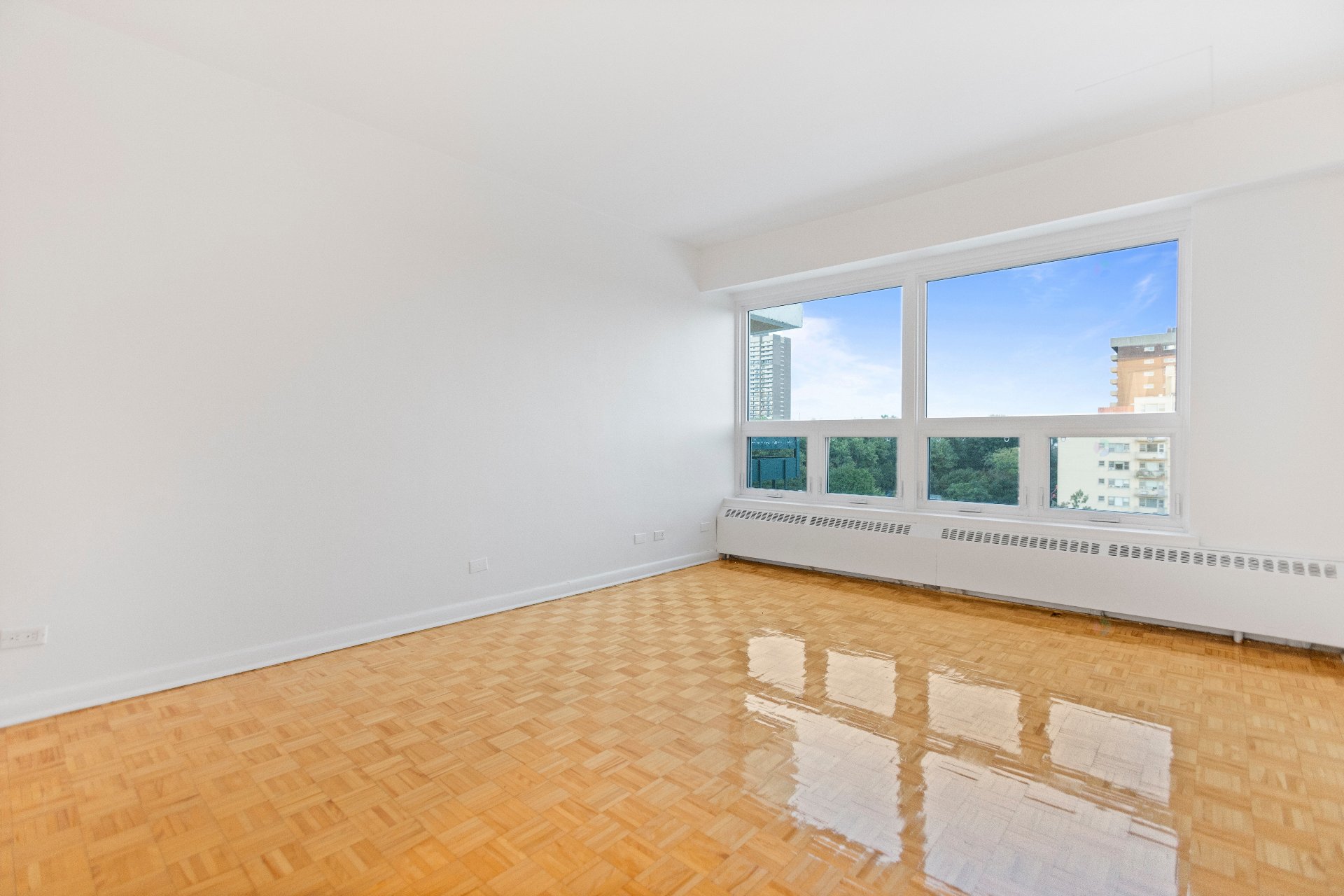 Côte-Saint-Luc, QC H3X 2W2, Canada, 2 Bedrooms Bedrooms, ,2 BathroomsBathrooms,Residential,Active,209744