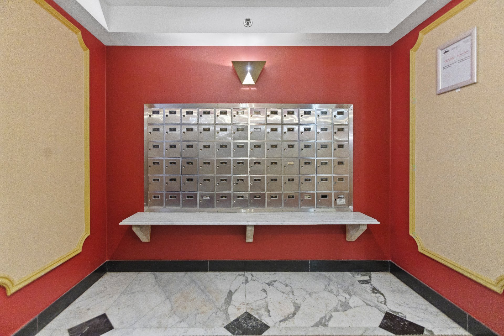 Côte-Saint-Luc, QC H3X 2W2, Canada, 2 Bedrooms Bedrooms, ,2 BathroomsBathrooms,Residential,Active,209744