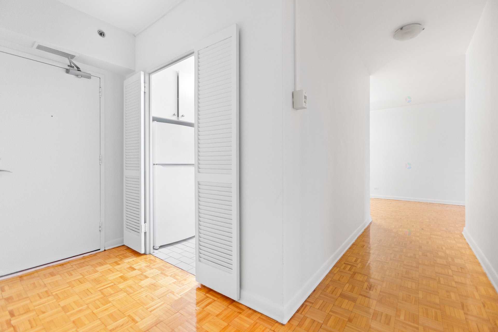 Côte-Saint-Luc, QC H3X 2W2, Canada, 2 Bedrooms Bedrooms, ,2 BathroomsBathrooms,Residential,Active,209744