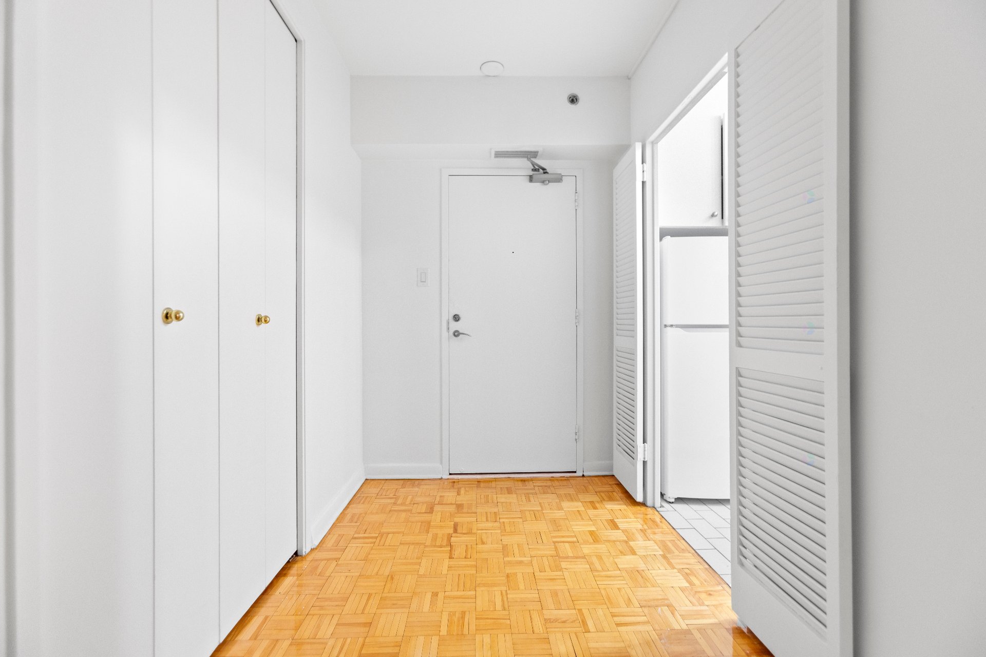 Côte-Saint-Luc, QC H3X 2W2, Canada, 2 Bedrooms Bedrooms, ,2 BathroomsBathrooms,Residential,Active,209744