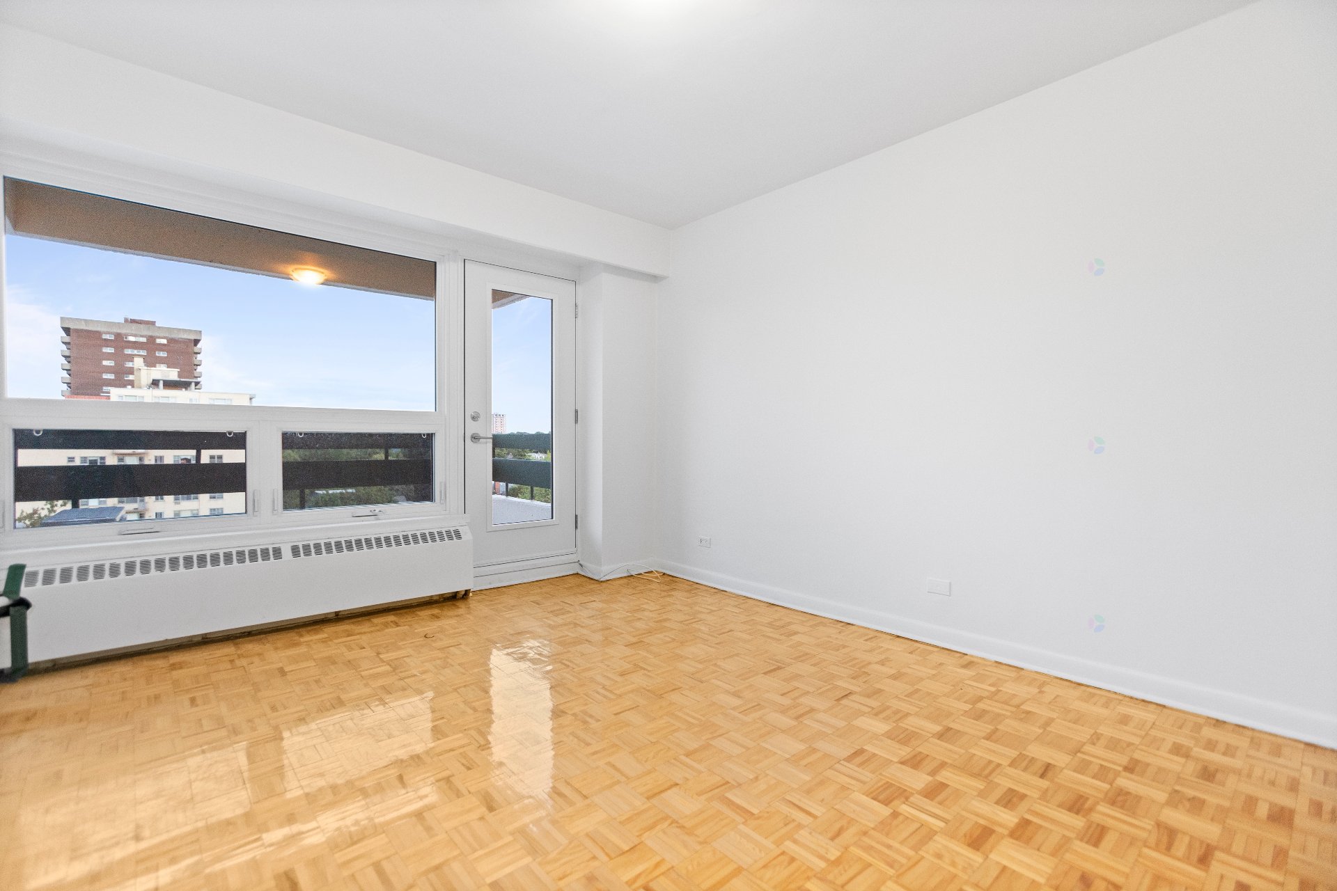 Côte-Saint-Luc, QC H3X 2W2, Canada, 2 Bedrooms Bedrooms, ,2 BathroomsBathrooms,Residential,Active,209744