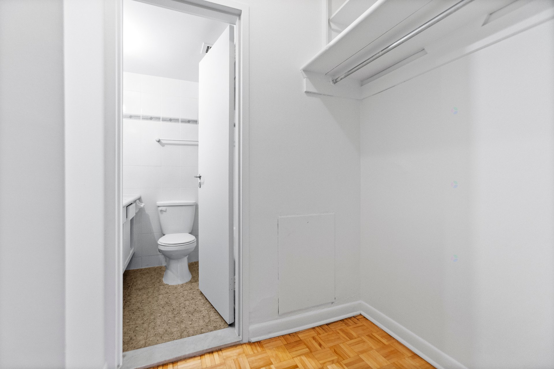 Côte-Saint-Luc, QC H3X 2W2, Canada, 2 Bedrooms Bedrooms, ,2 BathroomsBathrooms,Residential,Active,209744