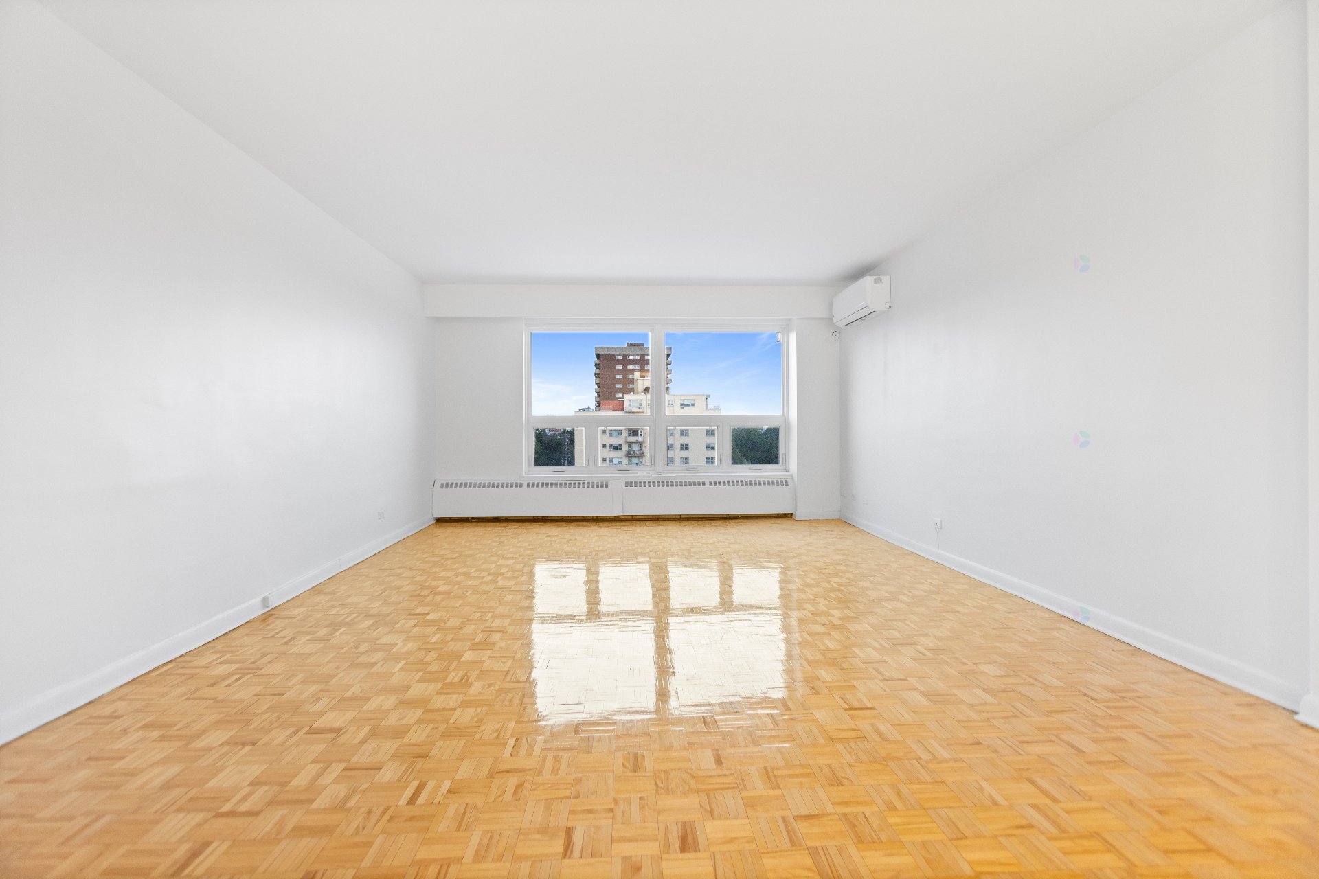 Côte-Saint-Luc, QC H3X 2W2, Canada, 2 Bedrooms Bedrooms, ,2 BathroomsBathrooms,Residential,Active,209744