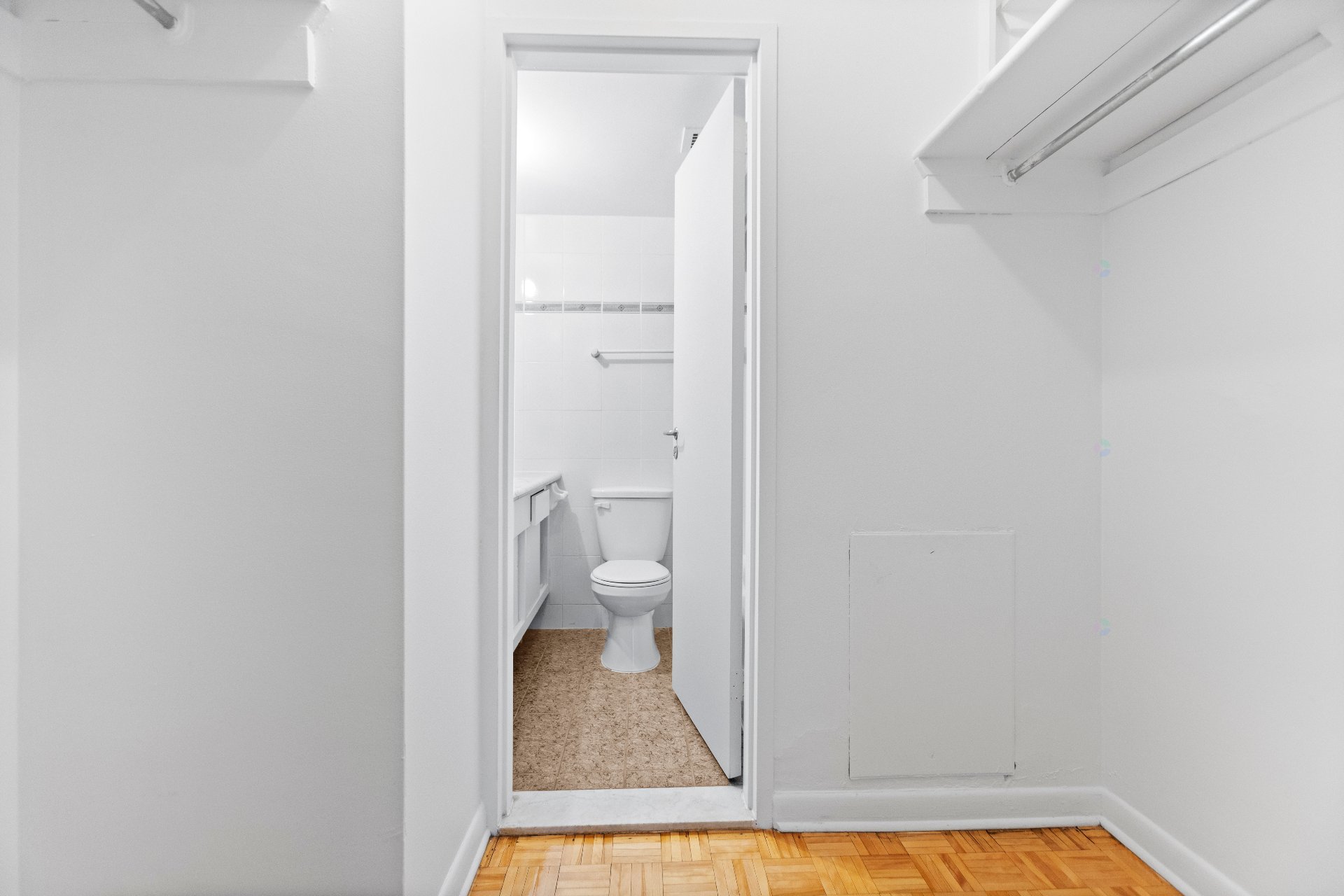 Côte-Saint-Luc, QC H3X 2W2, Canada, 2 Bedrooms Bedrooms, ,2 BathroomsBathrooms,Residential,Active,209744