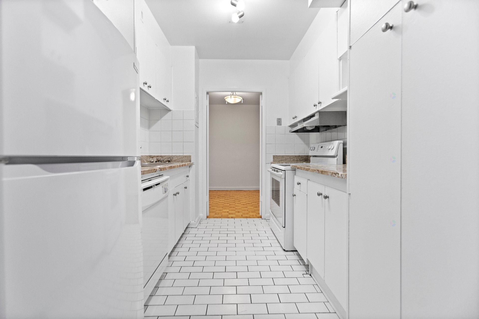 Côte-Saint-Luc, QC H3X 2W2, Canada, 2 Bedrooms Bedrooms, ,2 BathroomsBathrooms,Residential,Active,209744