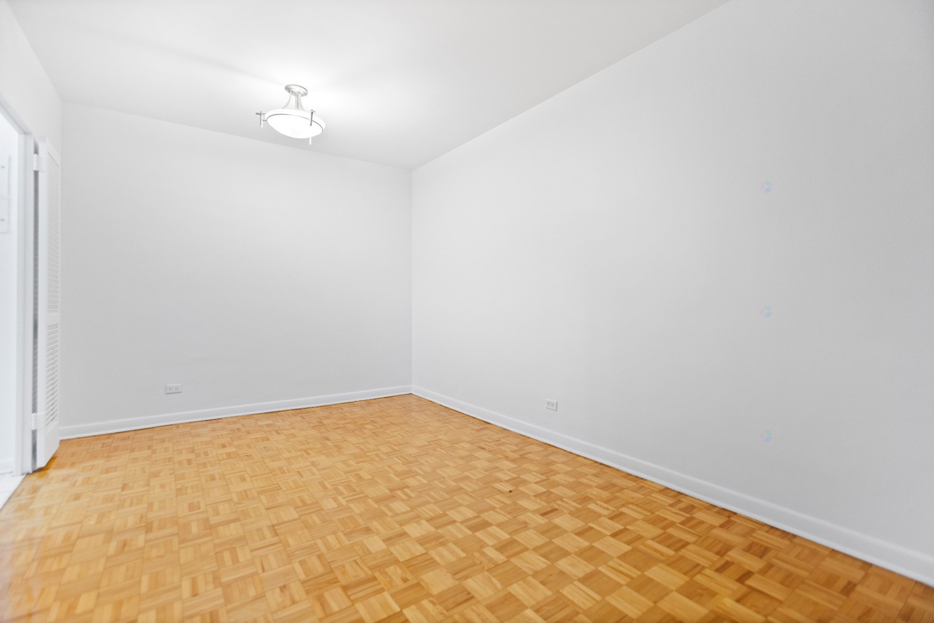 Côte-Saint-Luc, QC H3X 2W2, Canada, 2 Bedrooms Bedrooms, ,2 BathroomsBathrooms,Residential,Active,209744