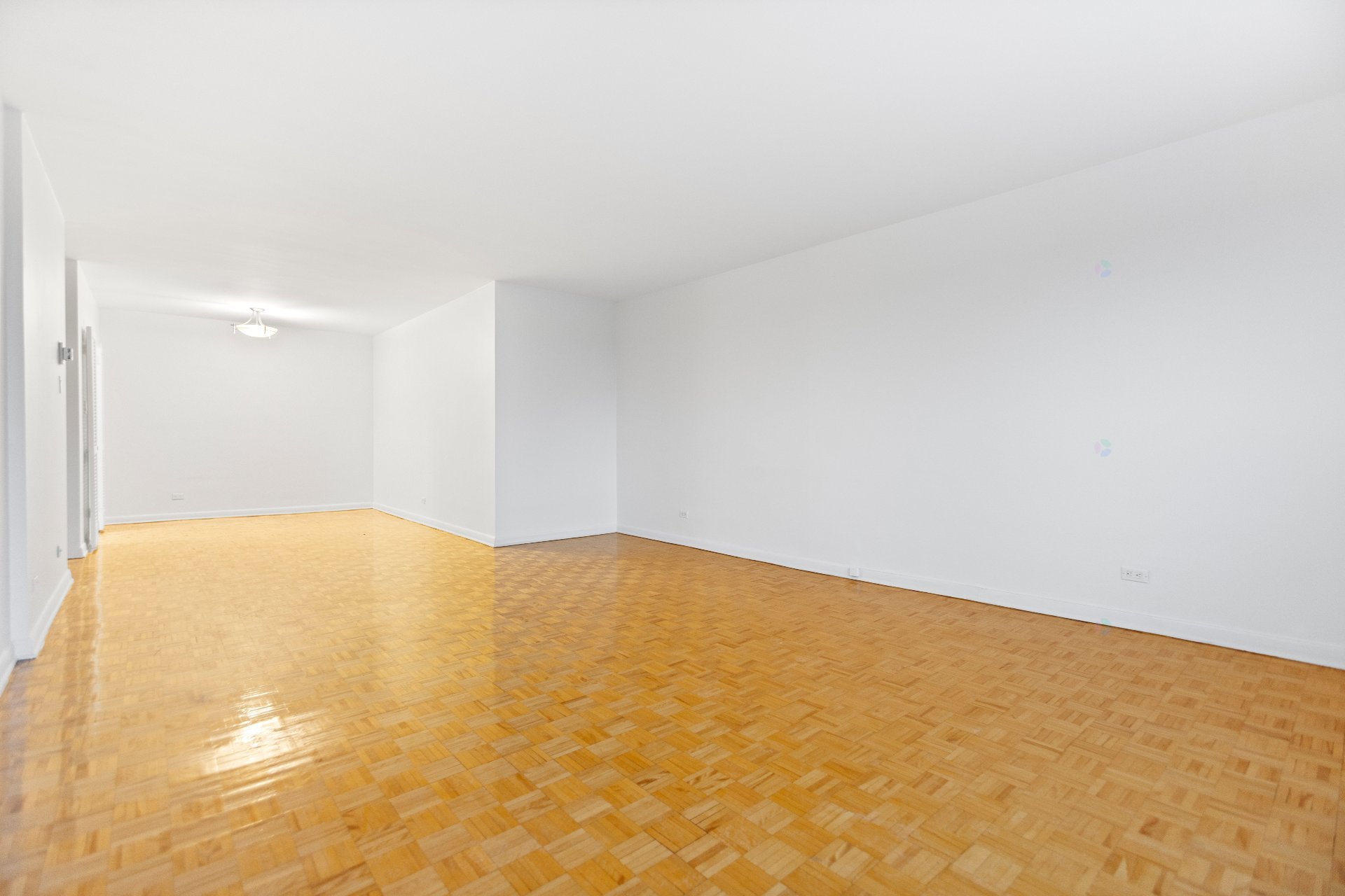 Côte-Saint-Luc, QC H3X 2W2, Canada, 2 Bedrooms Bedrooms, ,2 BathroomsBathrooms,Residential,Active,209744