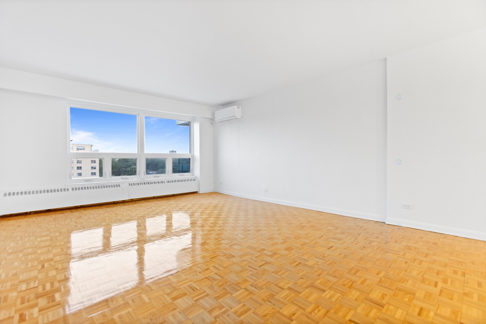 Côte-Saint-Luc, QC H3X 2W2, Canada, 2 Bedrooms Bedrooms, ,2 BathroomsBathrooms,Residential,Active,209744