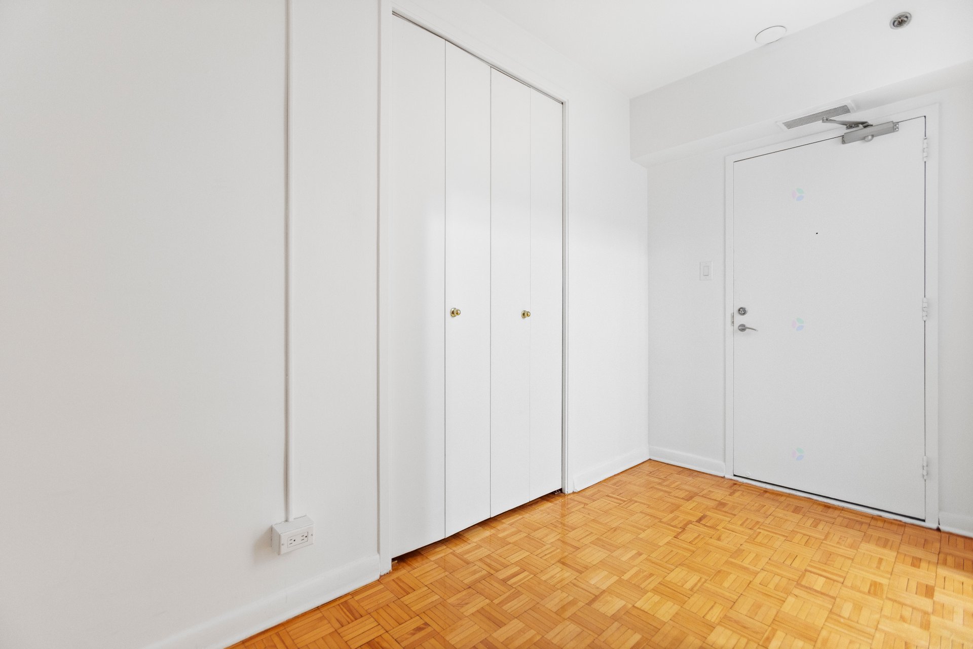 Côte-Saint-Luc, QC H3X 2W2, Canada, 2 Bedrooms Bedrooms, ,2 BathroomsBathrooms,Residential,Active,209744