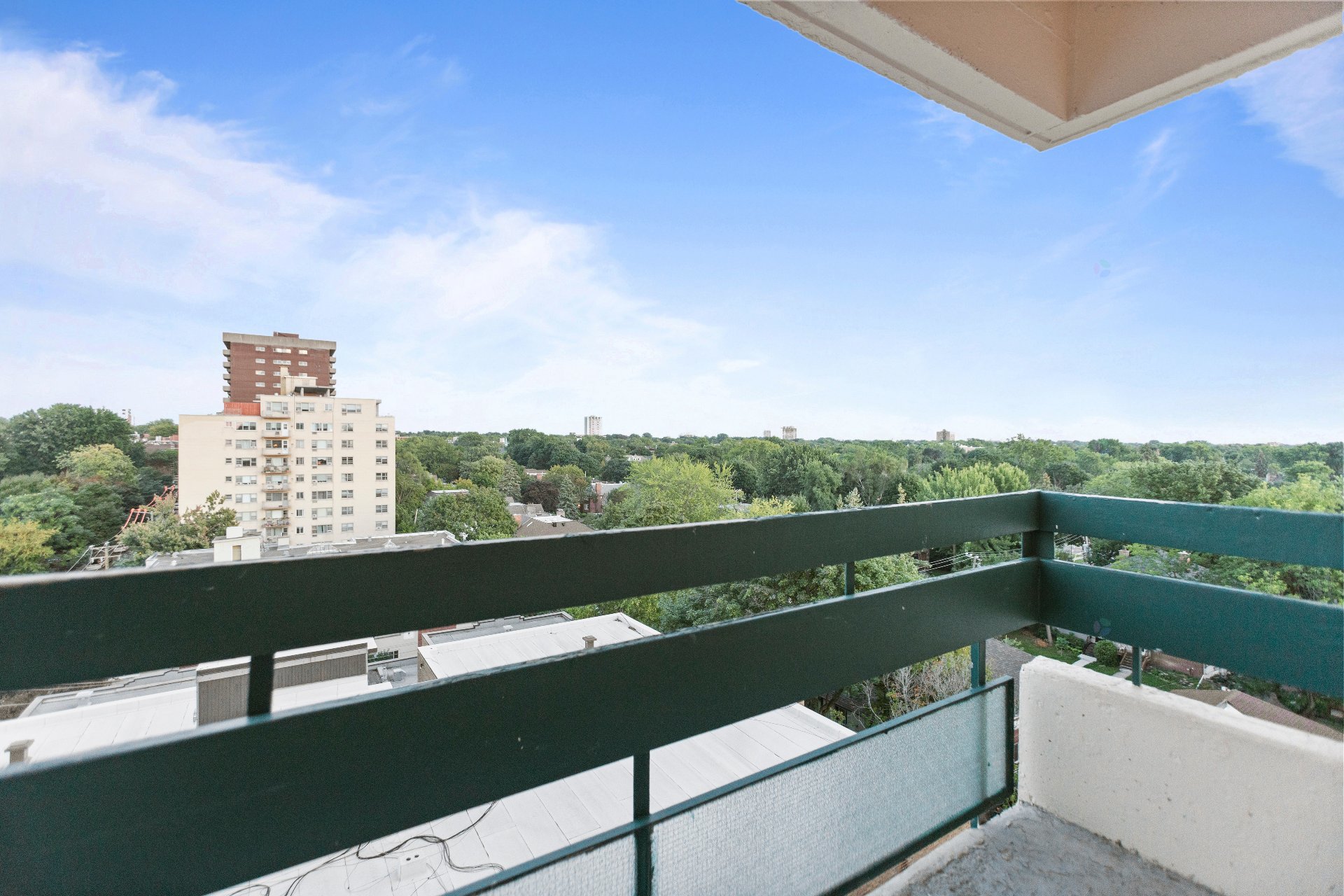 Côte-Saint-Luc, QC H3X 2W2, Canada, 2 Bedrooms Bedrooms, ,2 BathroomsBathrooms,Residential,Active,209744