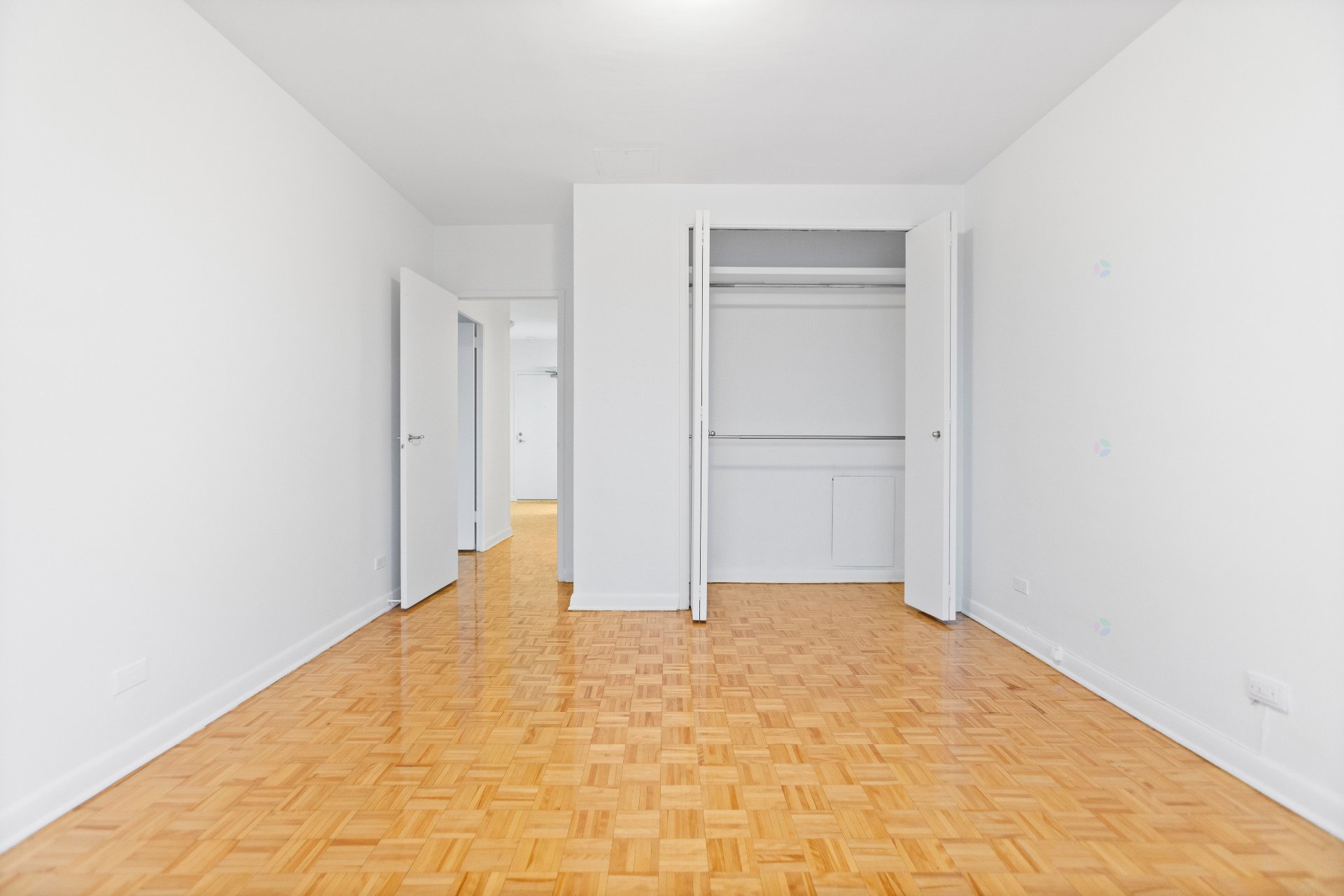 Côte-Saint-Luc, QC H3X 2W2, Canada, 2 Bedrooms Bedrooms, ,2 BathroomsBathrooms,Residential,Active,209744