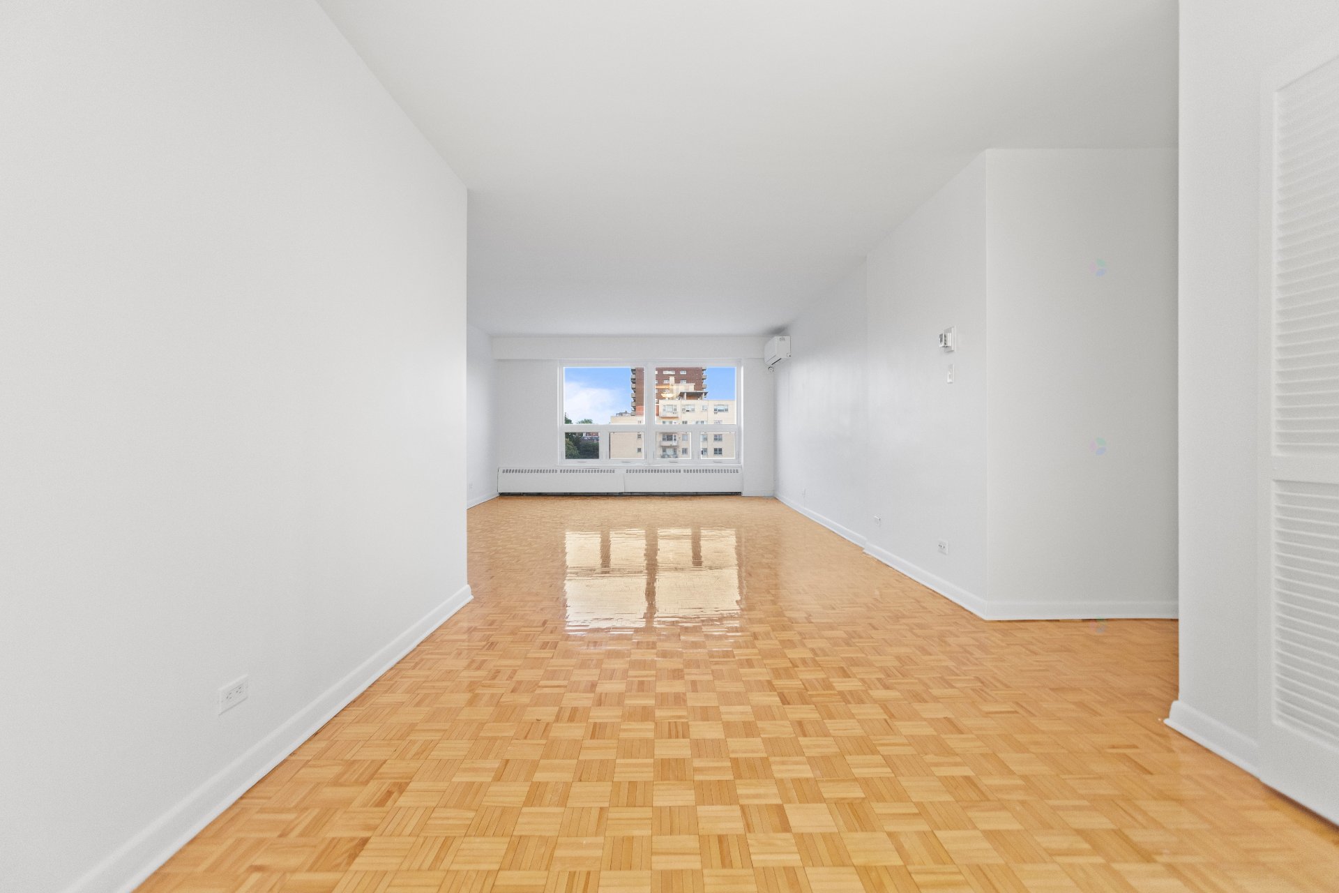 Côte-Saint-Luc, QC H3X 2W2, Canada, 2 Bedrooms Bedrooms, ,2 BathroomsBathrooms,Residential,Active,209744