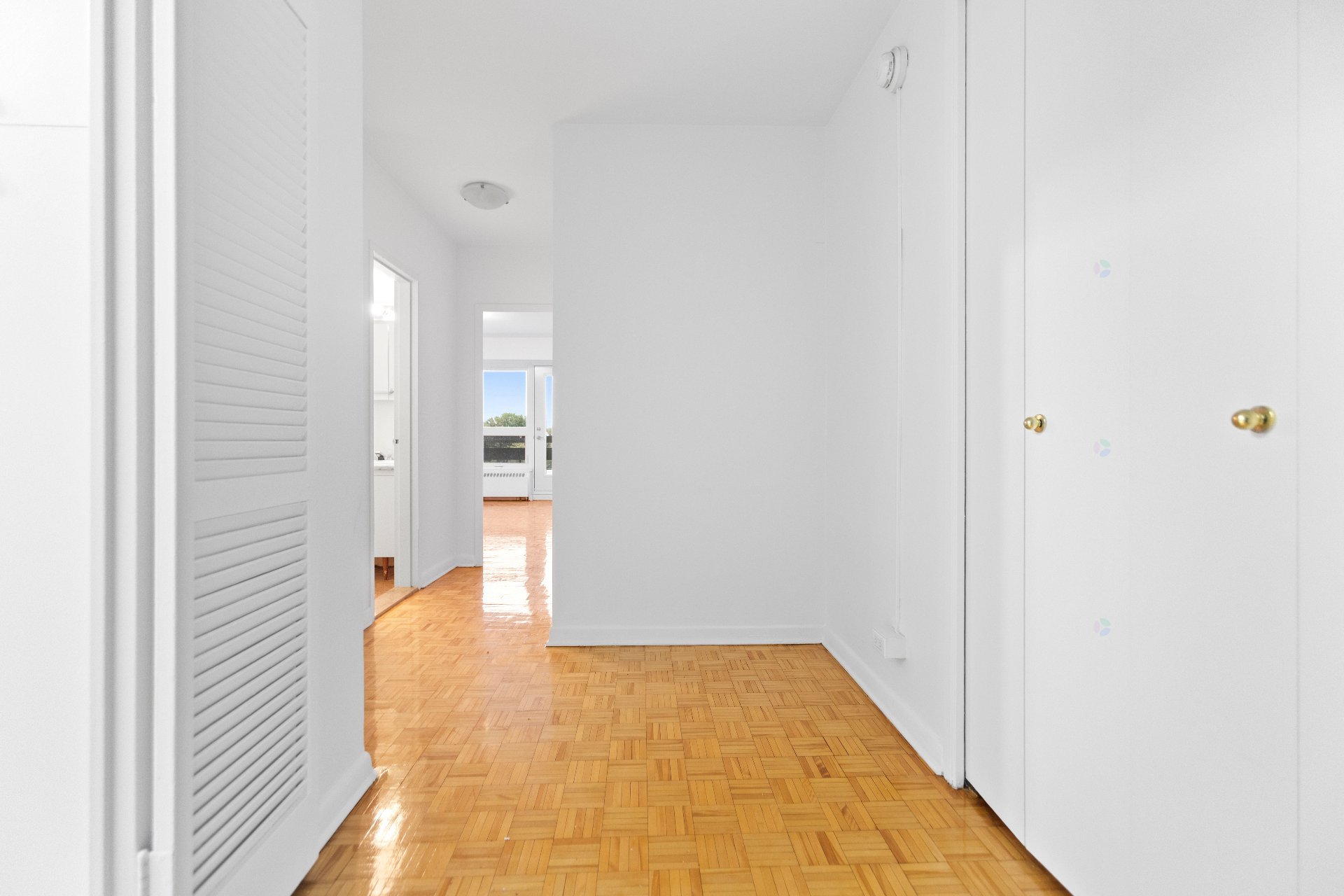 Côte-Saint-Luc, QC H3X 2W2, Canada, 2 Bedrooms Bedrooms, ,2 BathroomsBathrooms,Residential,Active,209744