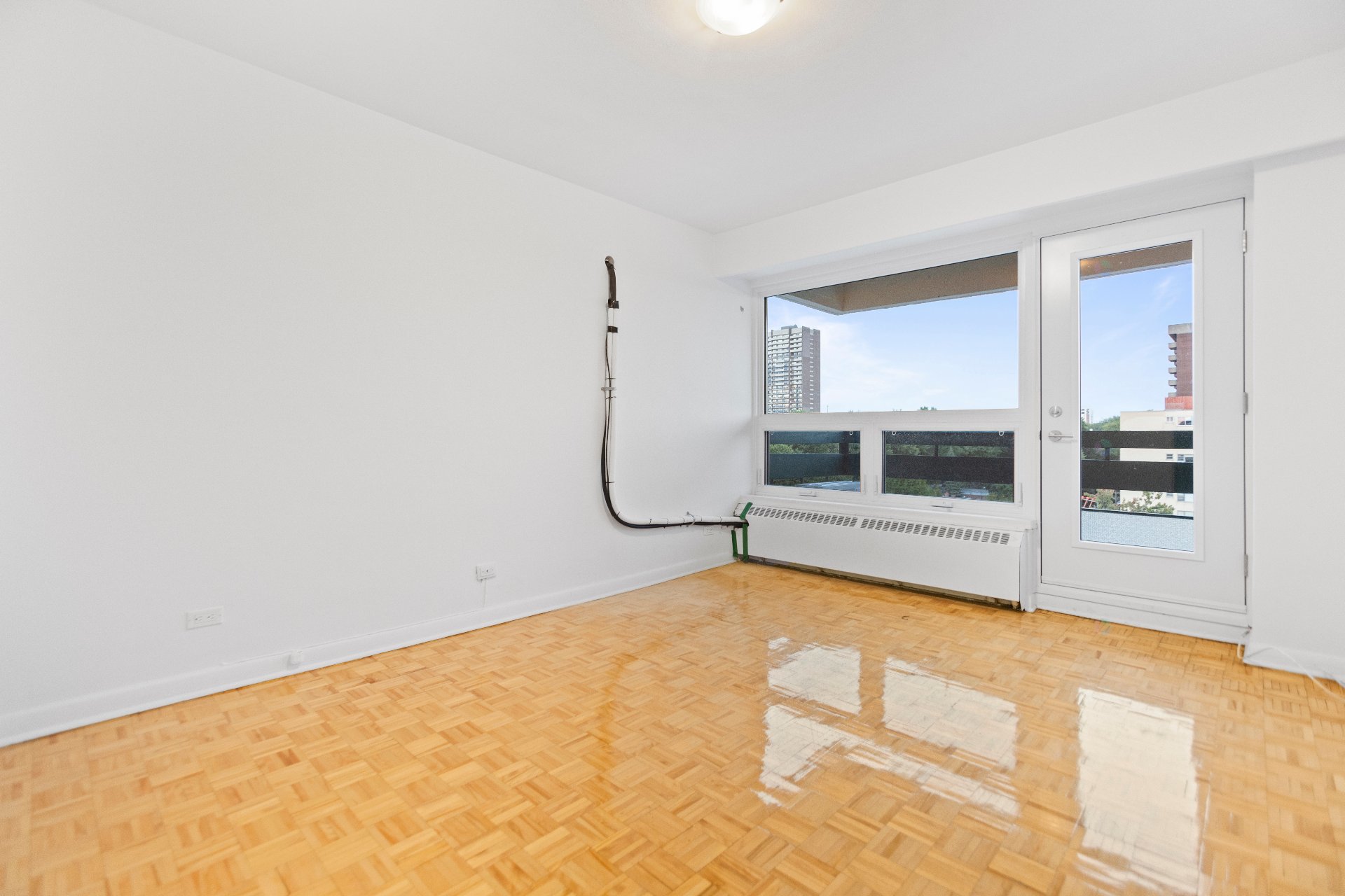 Côte-Saint-Luc, QC H3X 2W2, Canada, 2 Bedrooms Bedrooms, ,2 BathroomsBathrooms,Residential,Active,209744