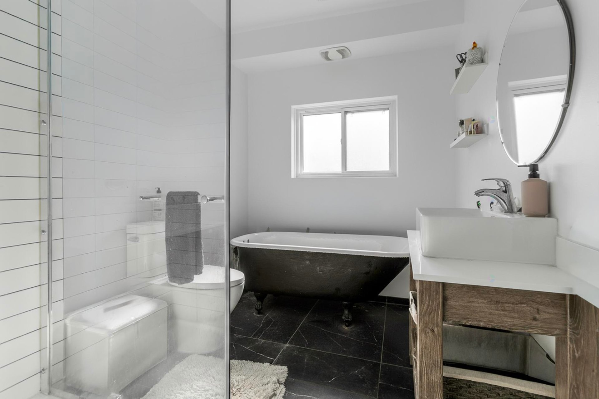 Montréal (Lachine), QC H8S 3C1, Canada, 4 Bedrooms Bedrooms, ,2 BathroomsBathrooms,Residential,Active,242257