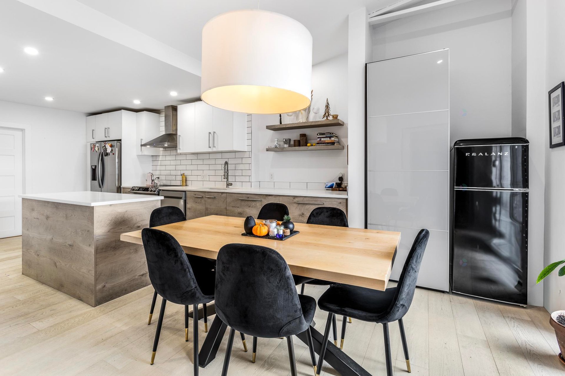 Montréal (Lachine), QC H8S 3C1, Canada, 4 Bedrooms Bedrooms, ,2 BathroomsBathrooms,Residential,Active,242257