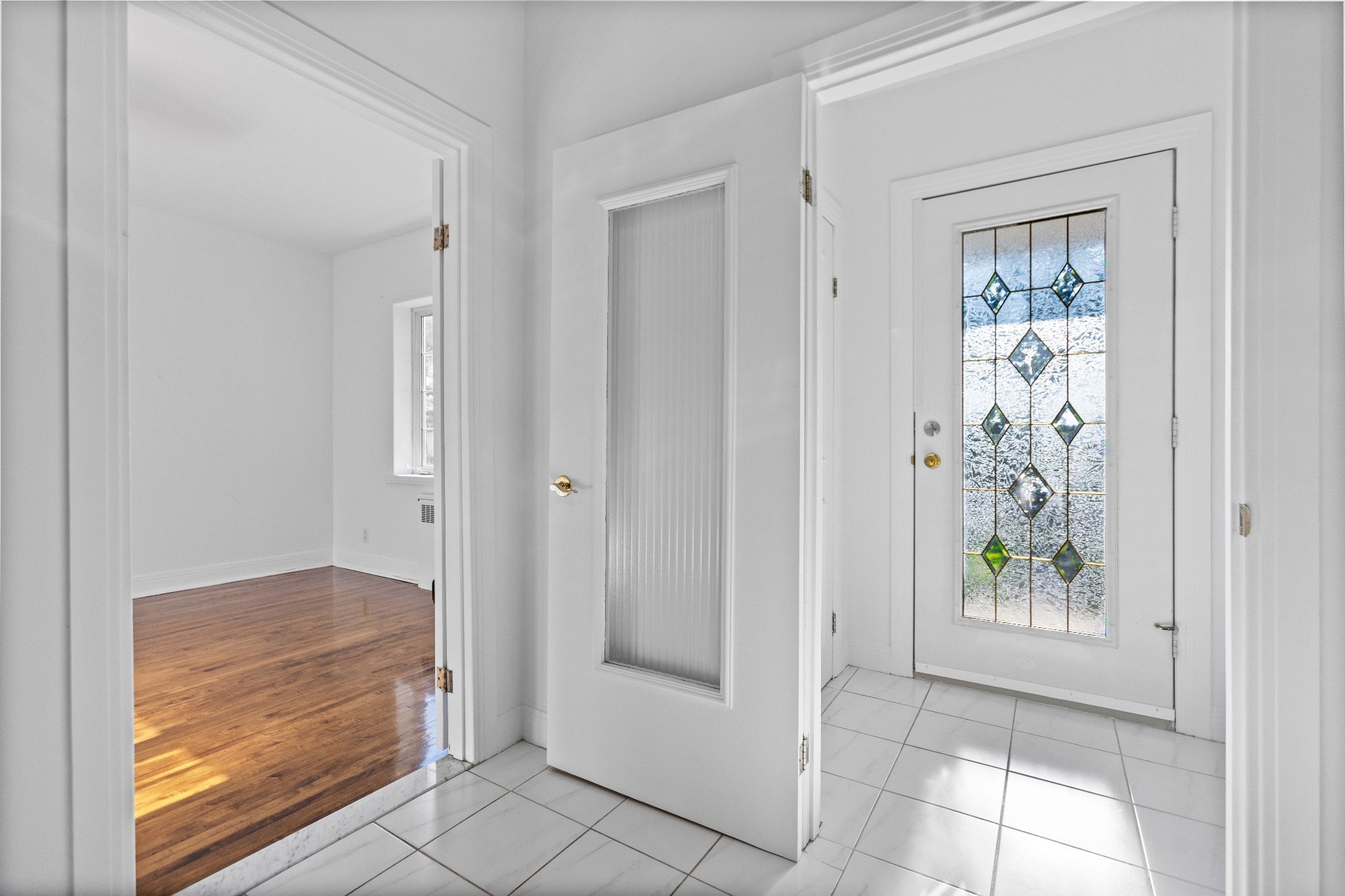 Châteauguay, QC J6J 4J8, Canada, 3 Bedrooms Bedrooms, ,4 BathroomsBathrooms,Residential,Active,201440